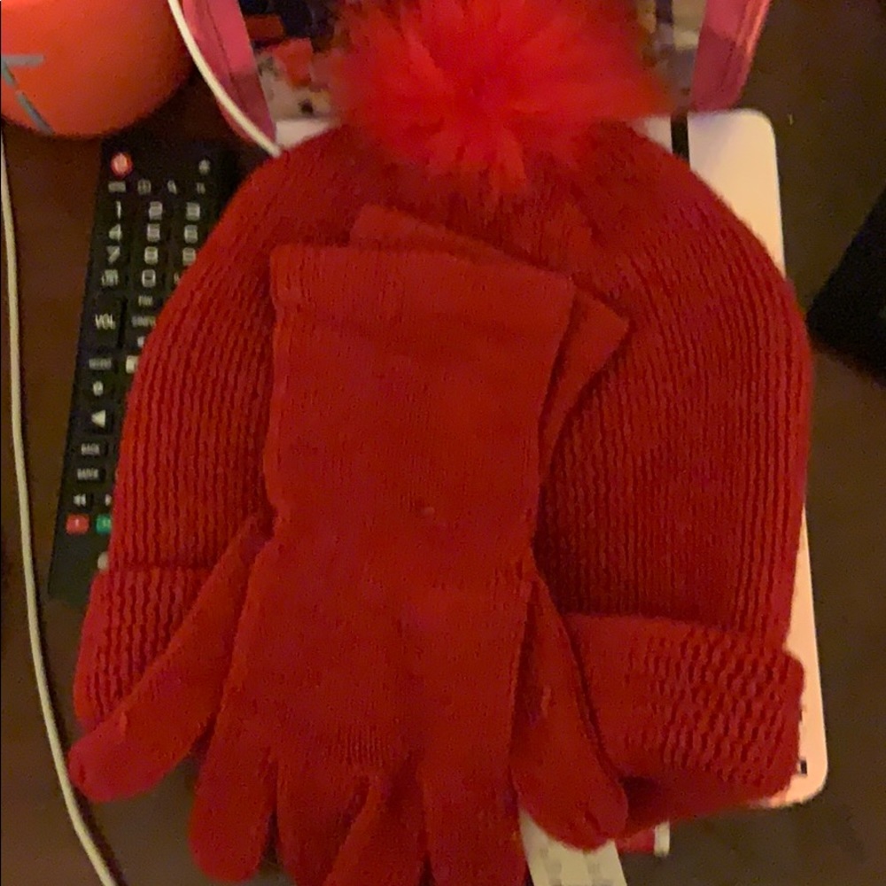 Red Winter hat with gloves